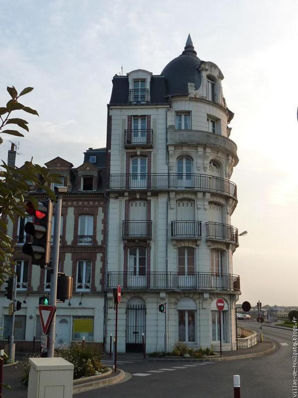 Escapade De Charme Les Pieds Dans L'Eau Apartment Houlgate Exterior photo